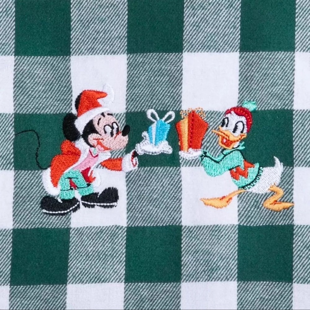 Disney Minnie Mouse and Daisy Duck Festive Pajamas - Picture 4 of 13
